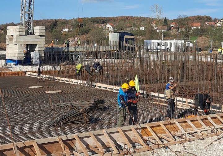 370350368 300664342848840 4650016507534328566 n